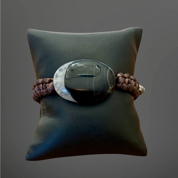 Natural black banded agate bracelet, adjustable; unisex - Picture 5 of 8